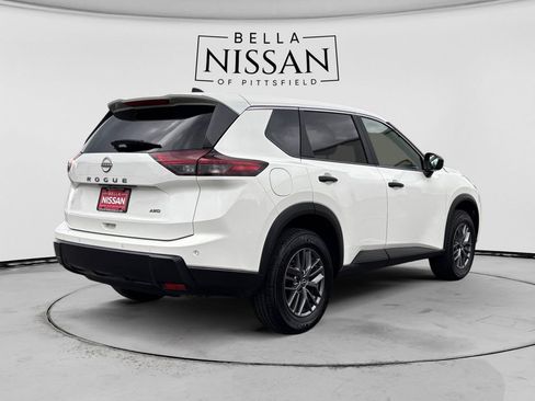 Used 2024 Nissan Rogue S AWD/4WD image 5