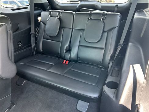 Used 2022 Ford Explorer XLT w/ Equipment Group 202A AWD/4WD image 32