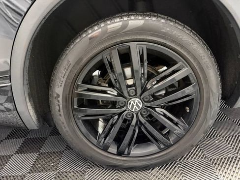 Used 2022 Volkswagen Tiguan SE R-Line AWD/4WD image 44