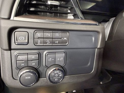 Used 2025 Chevrolet Tahoe Z71 w/ Comfort Package image 23