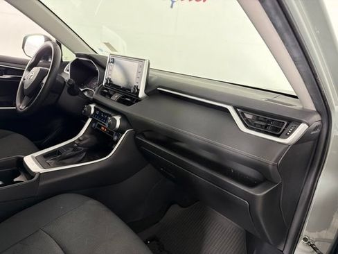 Used 2021 Toyota RAV4 XLE w/ Convenience Package FWD image 17