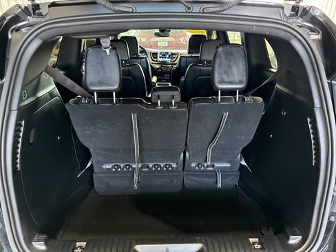 Used 2025 Chrysler Pacifica Select image 14