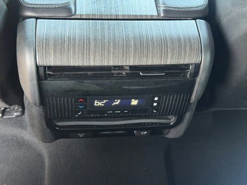 Used 2023 Jeep Wagoneer L Series III w/ Preferred Equipment Group image 27