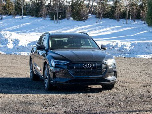 Used 2021 Audi e-tron Premium Plus w/ Premium Plus Package image 12