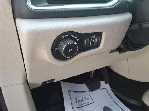 Used 2017 Chrysler Pacifica Touring-L w/ Tire & Wheel Group image 21