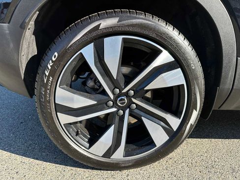 Used 2025 Volvo XC40 B5 Plus w/ Climate Package image 9