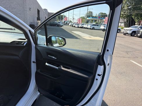 Used 2025 Toyota Sienna Platinum AWD/4WD image 25