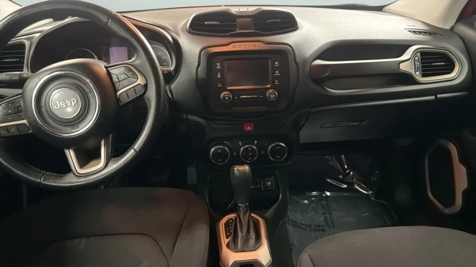 Used 2015 Jeep Renegade Latitude w/ Popular Equipment Group FWD image 16