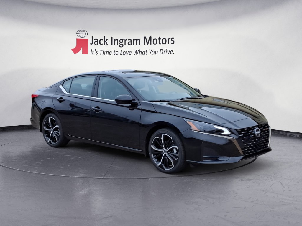 Used 2025 Nissan Altima 2.5 SR w/ SR Premium Package FWD image 7