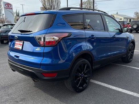 Used 2017 Ford Escape SE w/ Equipment Group 201A AWD/4WD image 6