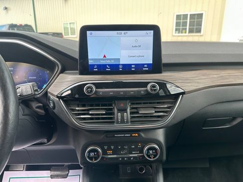 Used 2020 Ford Escape Titanium AWD/4WD image 17
