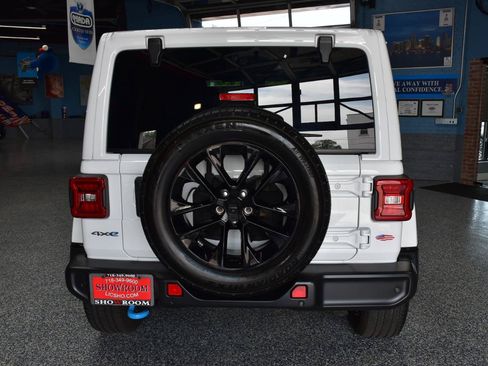 Used 2024 Jeep Wrangler Unlimited Sahara w/ Safety Group AWD/4WD image 4
