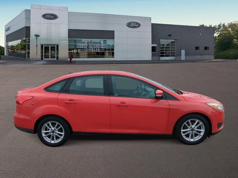 Used 2015 Ford Focus SE w/ Reverse Sensing Package image 11