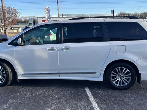 Used 2019 Toyota Sienna XLE w/ Protection Package FWD image 6