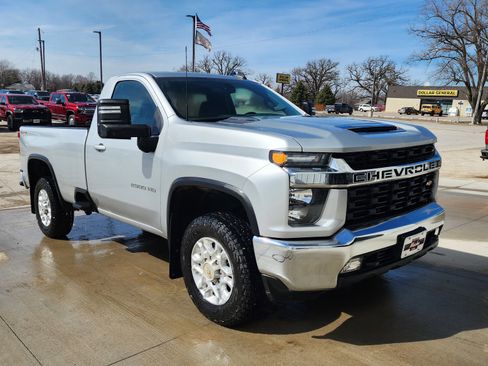 Used 2022 Chevrolet Silverado 2500 LT w/ Convenience Package image 3