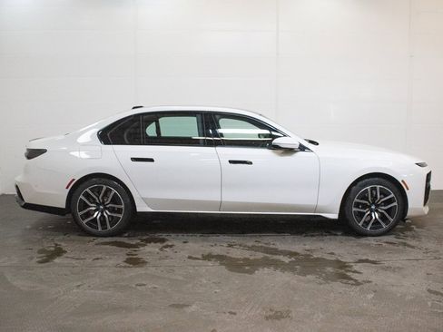 Certified 2025 BMW 760i xDrive 760i xDrive image 3