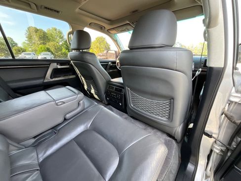 Used 2009 Toyota Land Cruiser image 28