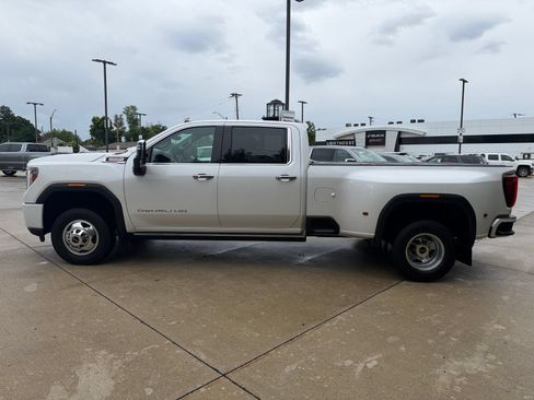 Used 2023 GMC Sierra 3500 Denali w/ Denali Ultimate Package AWD/4WD image 4