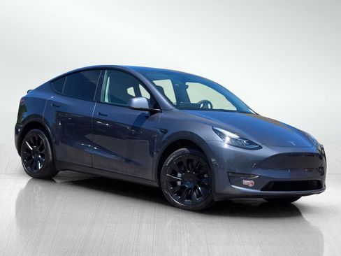 Used 2023 Tesla Model Y Long Range AWD/4WD image 2