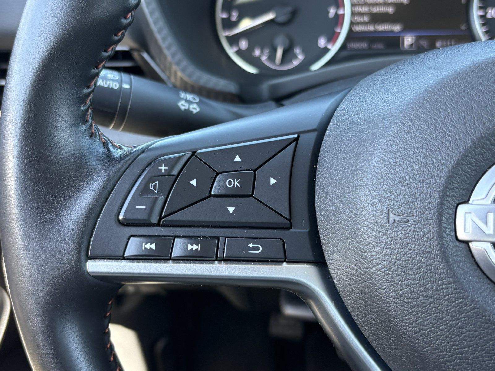 Used 2025 Nissan Sentra SR FWD image 37