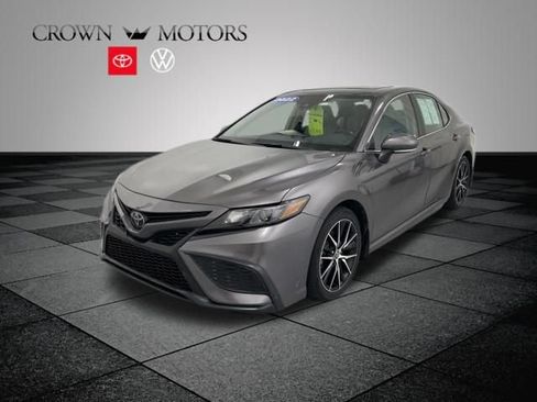 Used 2022 Toyota Camry SE AWD/4WD image 3