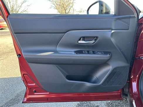 New 2026 Nissan Kicks SR image 14