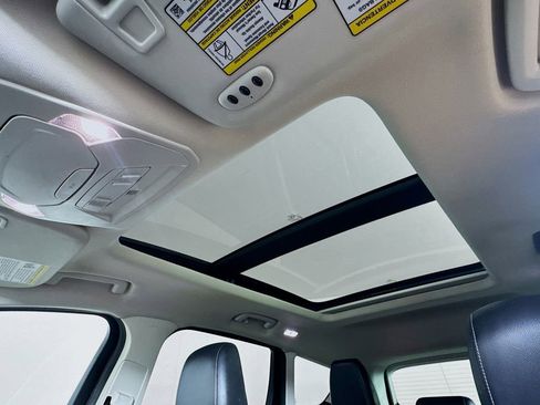 Used 2019 Ford Escape Titanium image 18