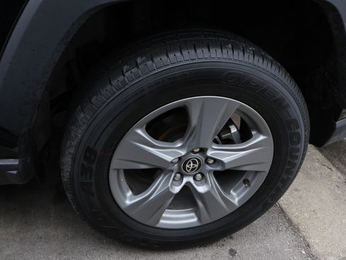 Used 2025 Toyota RAV4 XLE AWD/4WD image 41