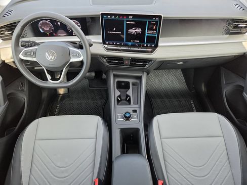 New 2026 Volkswagen Tiguan SE FWD image 23