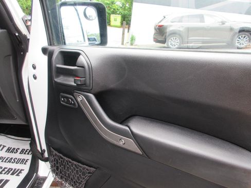 Used 2015 Jeep Wrangler Unlimited Sport w/ Quick Order Package 23S AWD/4WD image 14
