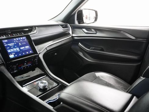 Certified 2024 Jeep Grand Cherokee Altitude image 16