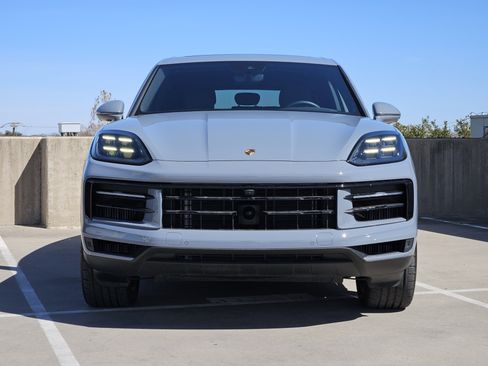 Certified 2025 Porsche Cayenne image 11