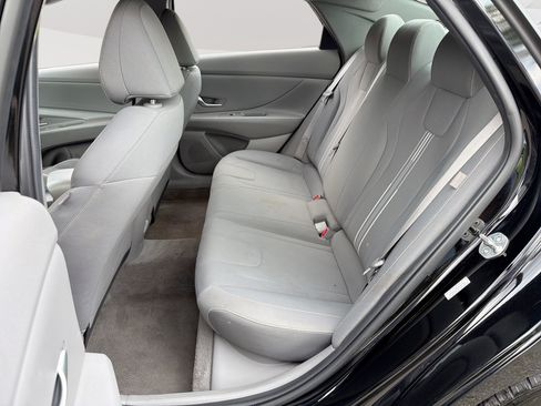 Used 2024 Hyundai Elantra SEL FWD image 25