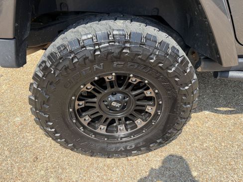 Used 2016 Jeep Wrangler Unlimited Sahara AWD/4WD image 19