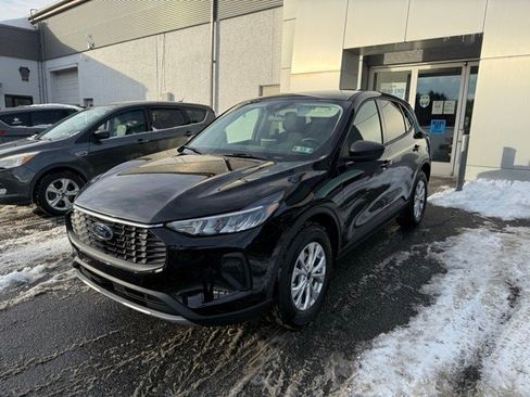 Used 2026 Ford Escape Active w/ Cold Weather Package image 3