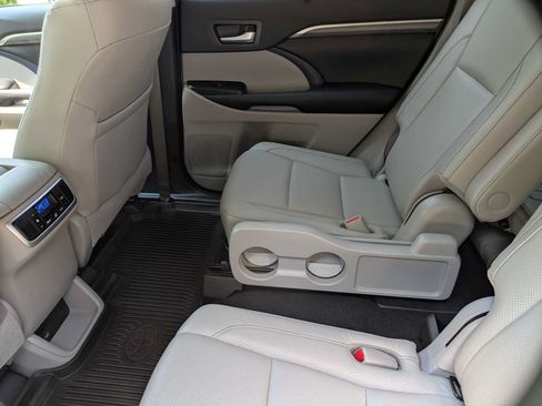 Used 2019 Toyota Highlander Limited AWD/4WD image 20