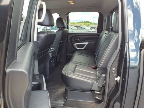 Used 2019 Nissan Titan PRO-4X w/ Pro-4x Convenience Package AWD/4WD image 11