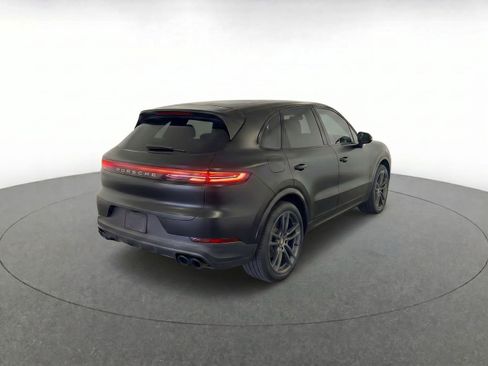 Certified 2024 Porsche Cayenne AWD/4WD image 4