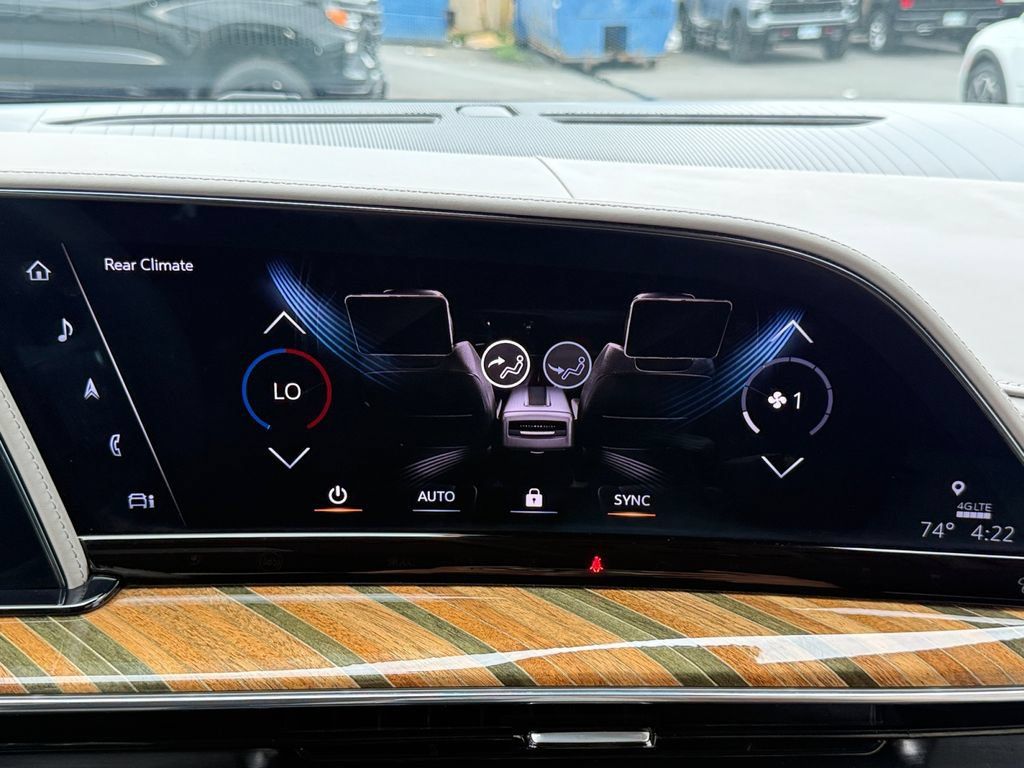 Used 2022 Cadillac Escalade ESV Sport Platinum AWD/4WD image 17