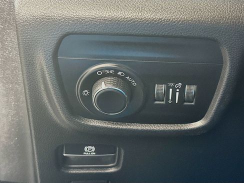 Used 2023 Jeep Grand Cherokee Altitude AWD/4WD image 10