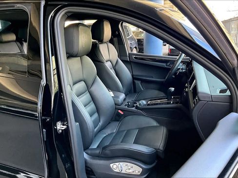 Used 2024 Porsche Macan S image 8