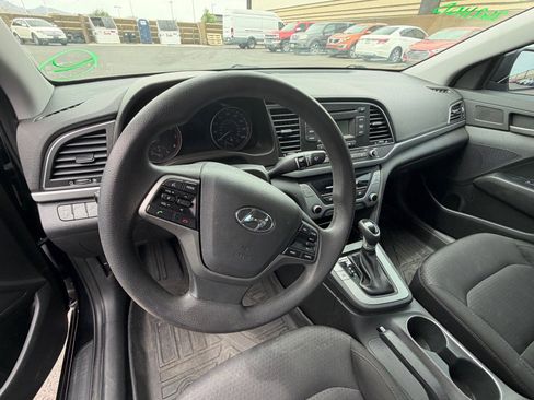 Used 2018 Hyundai Elantra SE image 11