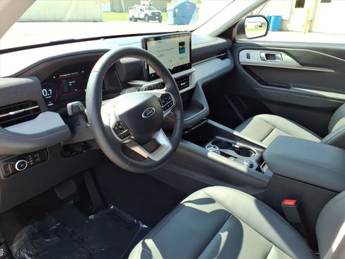 Used 2025 Ford Explorer Active w/ Active Comfort Package AWD/4WD image 10