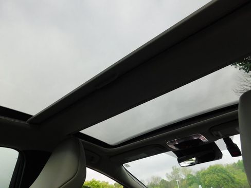 Used 2024 Toyota Prius XLE image 6