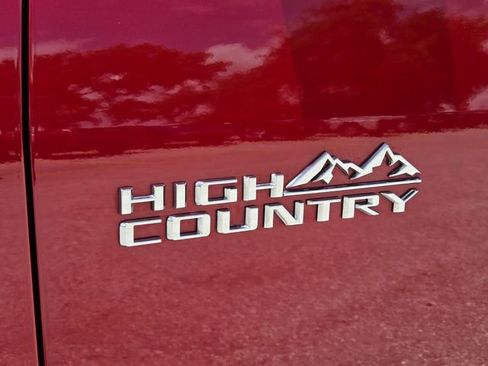 Used 2023 Chevrolet Traverse High Country FWD image 14
