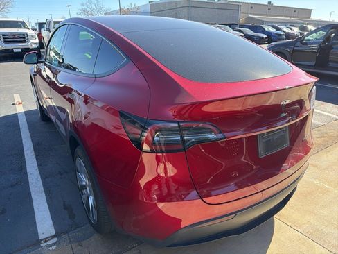 Used 2024 Tesla Model Y Long Range image 9