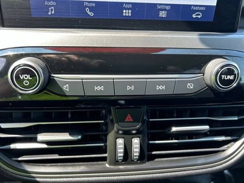 Used 2025 Ford Escape Active AWD/4WD image 16