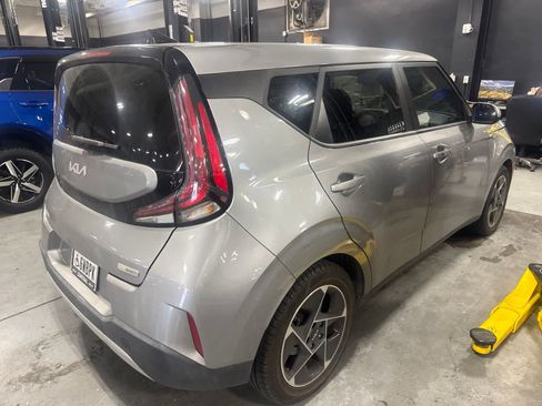 Certified 2023 Kia Soul EX FWD image 3