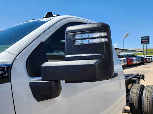 New 2026 GMC Sierra 3500 Pro AWD/4WD image 16
