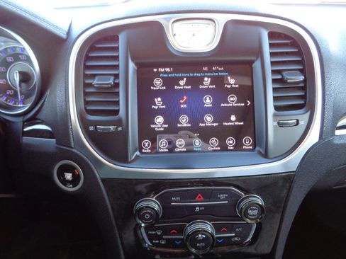 Used 2017 Chrysler 300 C image 20
